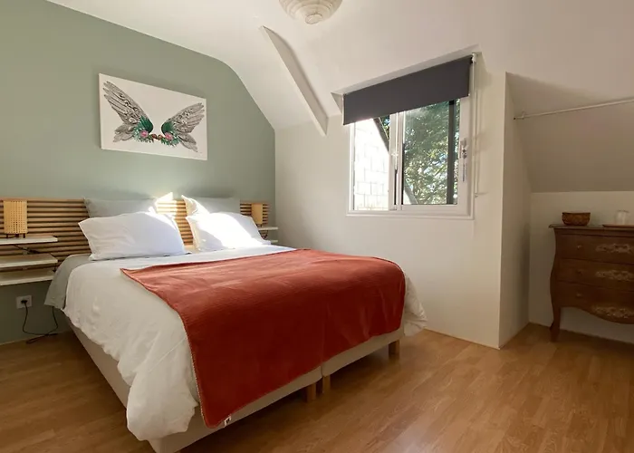 Bed & Breakfast Chez Alix Et Christophe Trelaze